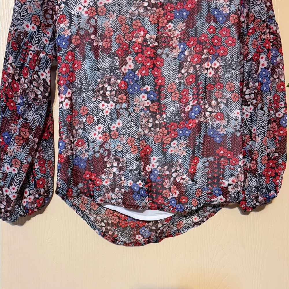 Elegant Floral Long Sleeve Blouse - Picture 3 of 9